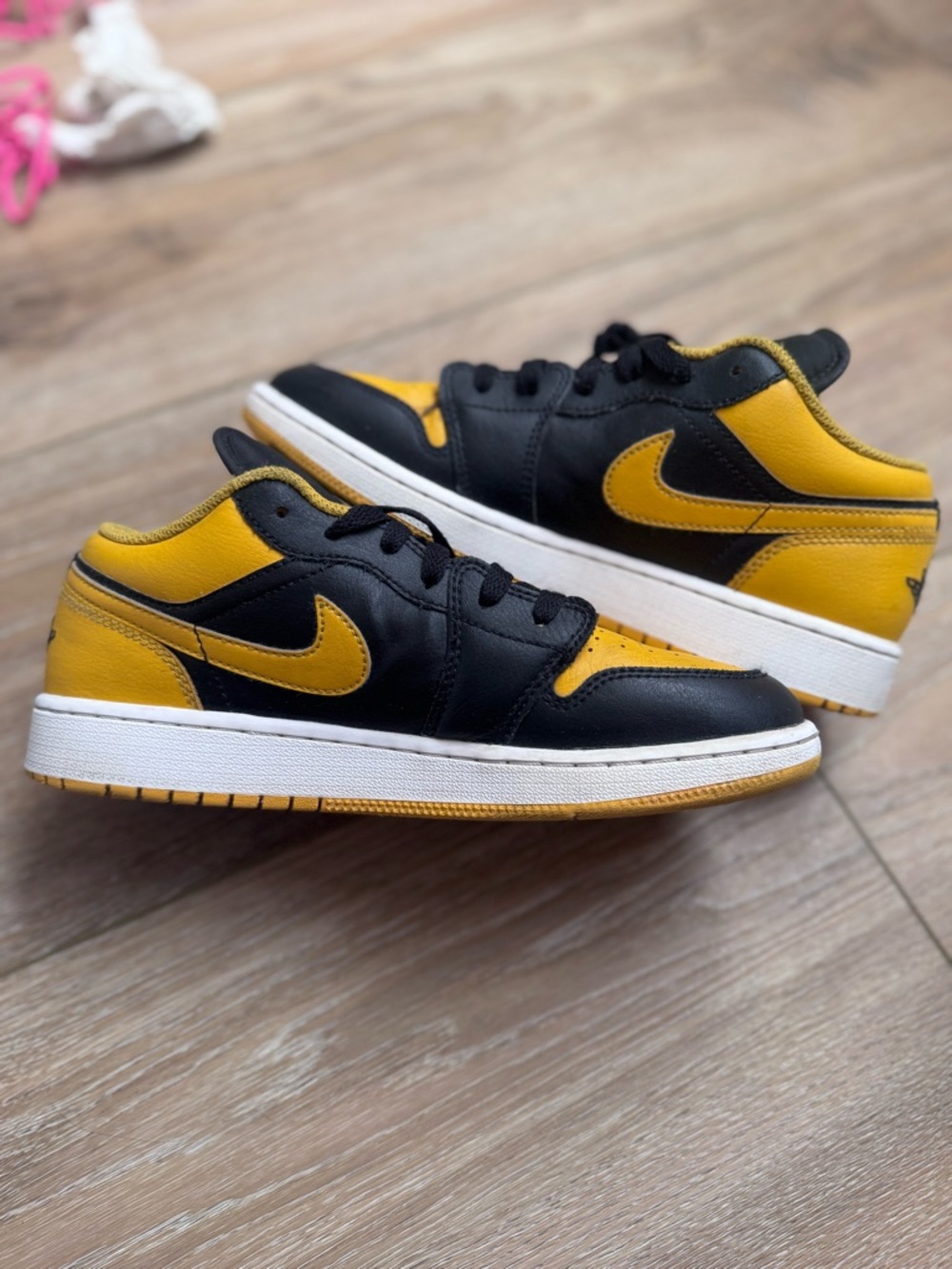 Nike Air Jordan 1 Low Black Yellow GS 6Y
Womens 7.5 Sneakers